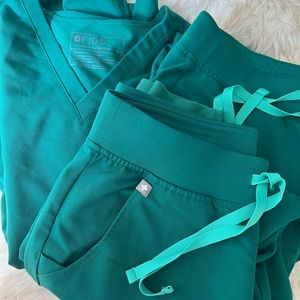 Figs Hunter Green - limited edition